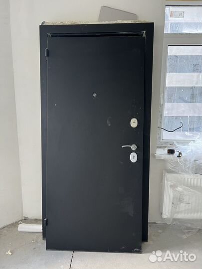 Дверь входная металлическая от застройщика
