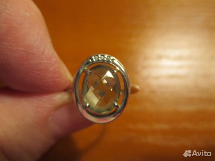 Серебряное кольцо кварц + фианиты, р.20