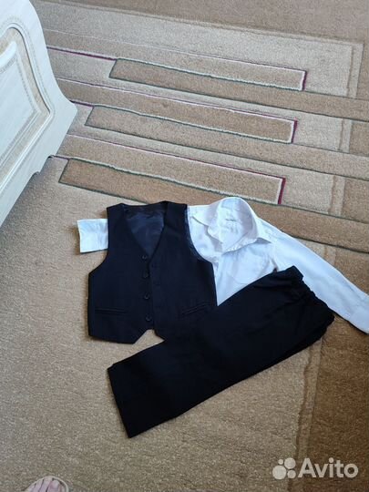 Нарядный костюм для мальчика 104