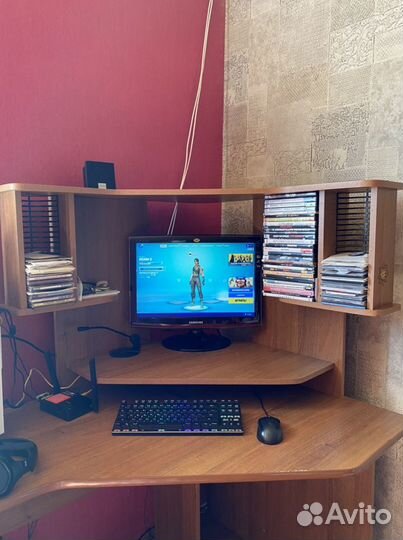 Компьютерный стол