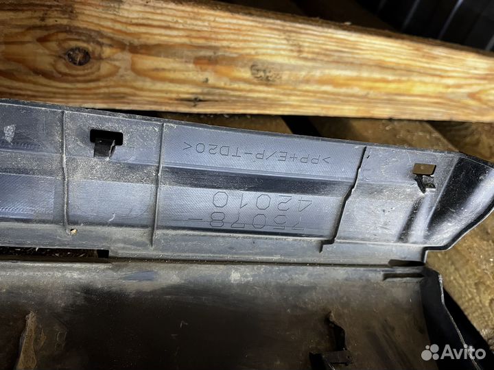 Молдинг двери задней правой Toyota Rav4 12-15