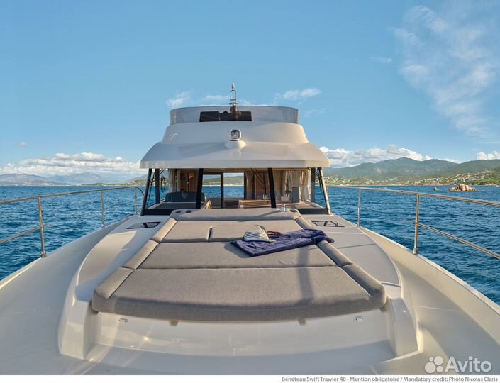 Моторная яхта Beneteau Swift Trawler 48