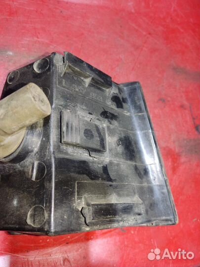 Поворотник передний левый Volkswagen Passat B3