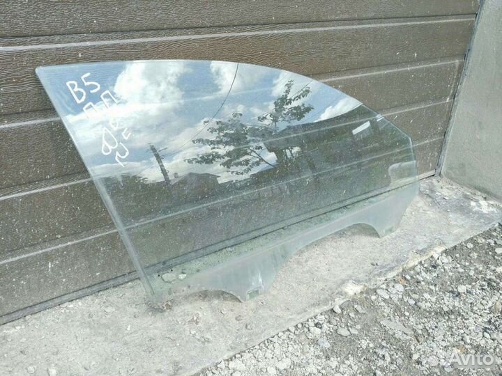 Стекло переднее правое WV Passat B5