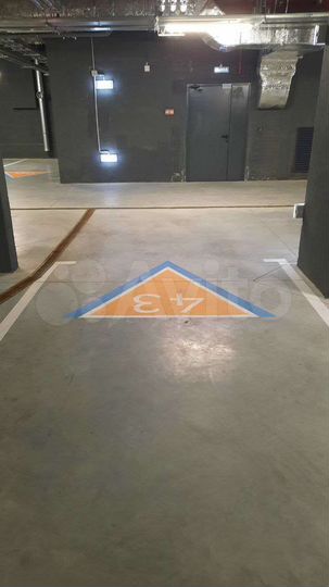 Машиноместо, 13 м²