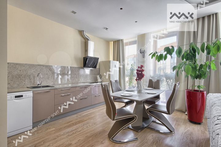 2-к. квартира, 81,3 м², 2/4 эт.