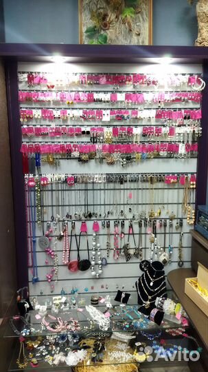 Украшения+ стол ресепшн+ стеновая панель