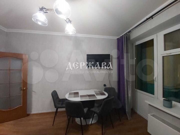 2-к. квартира, 84 м², 2/10 эт.