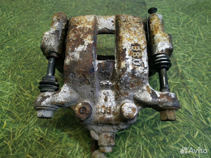 Суппорт тормозной задний левый Infiniti Ex37 J50