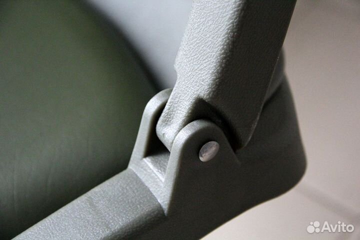 Кресло пластиковое с мягкими накладками Зеленое