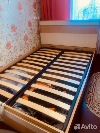 Детская кровать чердак со столом и шкафом