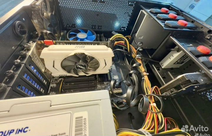 Игровой компьютер с монитором