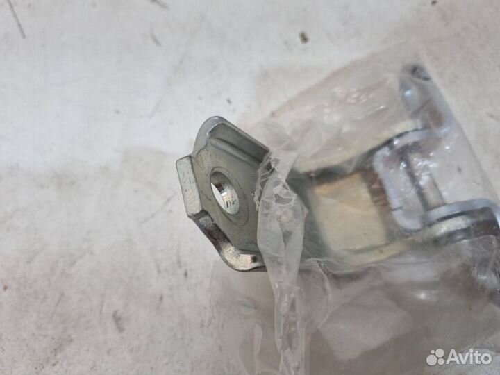 Петля двери передняя правая Toyota Corolla E150