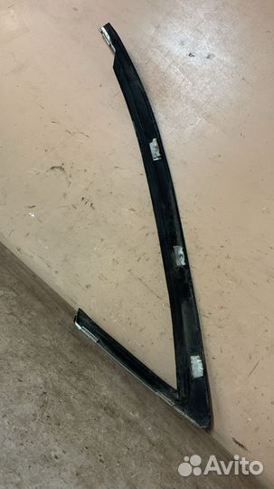 Молдинг заднего правого стекла Audi A8