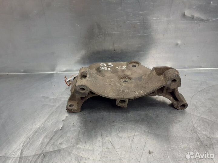 Кронштейн генератора Volksvagen Passat B3