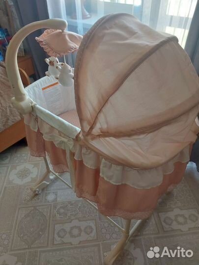 Детская кроватка люлька на колесах