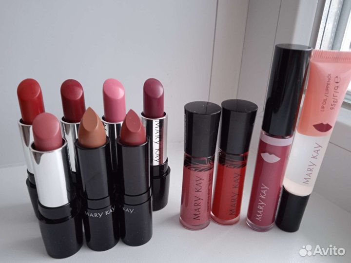 Помады и блески Mary Kay