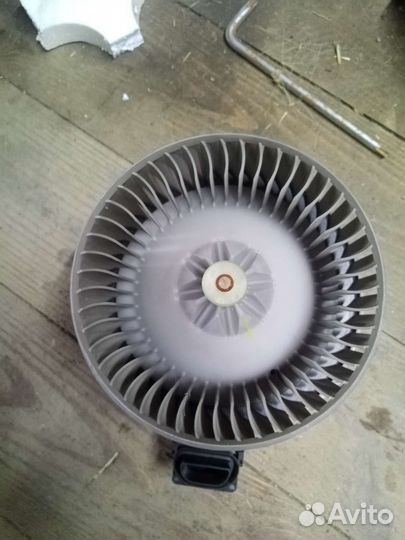 Моторчик печки Toyota Corolla 150 Auris E15