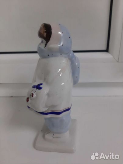 Фарфоровые статуэтки Укутыш Медведь с гармошкой