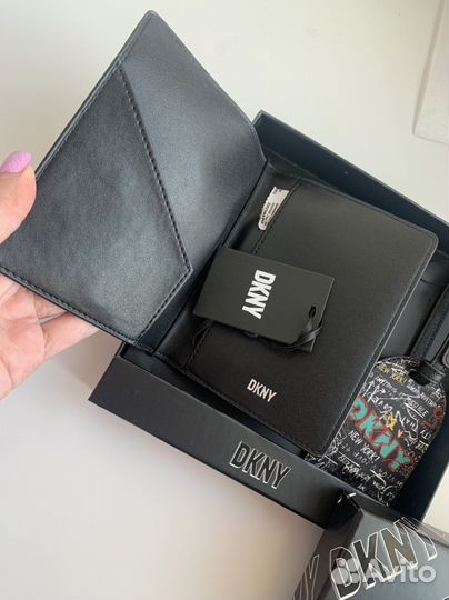 Обложка на паспорт dkny