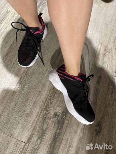 Кроссовки женские