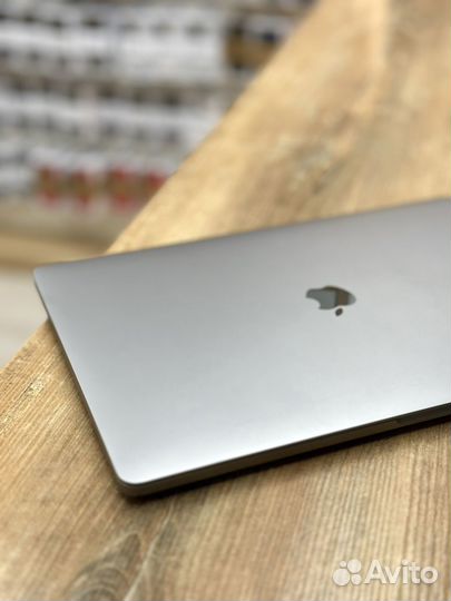Apple MacBook Pro 16