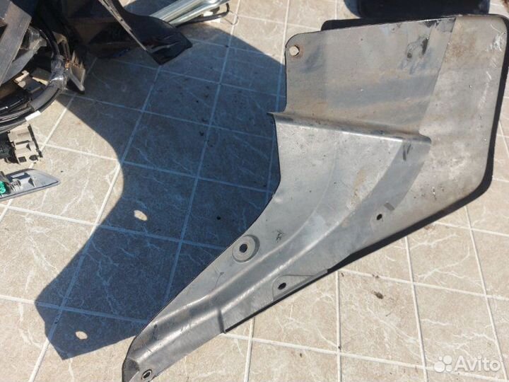 Брызговик задний правый Toyota Land Cruiser Prado