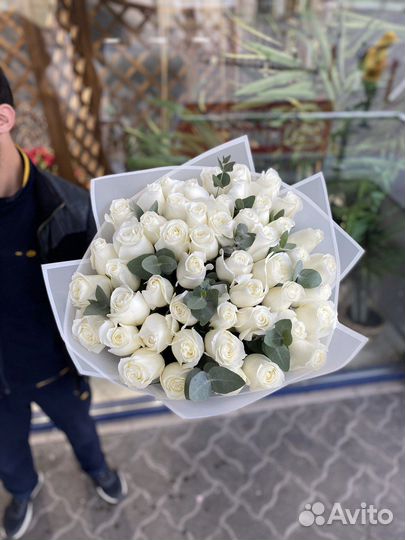 Букет из роз и эвкаплипта