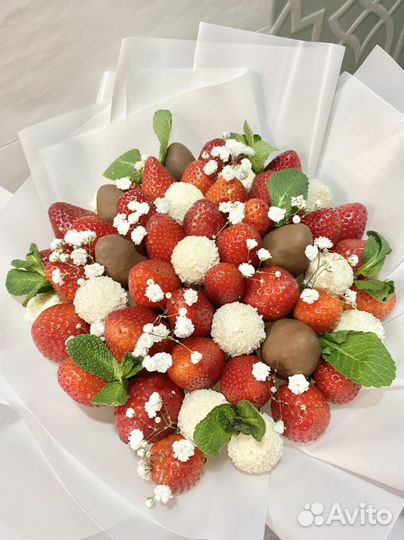 Клубника в шоколаде на 8 Марта