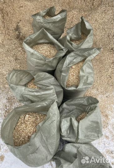 Опилки в мешках