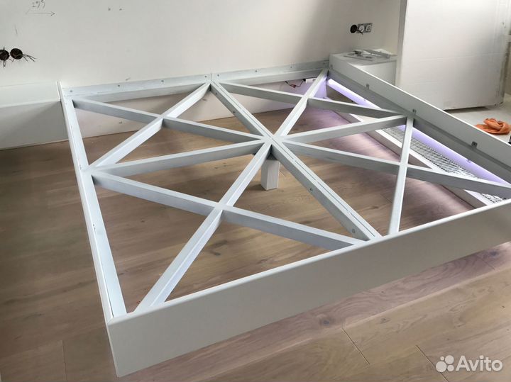 Парящая кровать