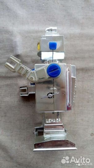 Игрушка робот шагающий заводной СССР