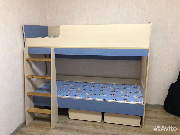 Детская двухъярусная кровать с двумя матрацами