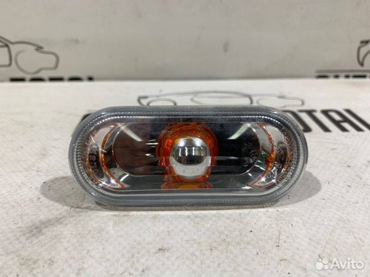 Повторитель поворота в крыло Volkswagen Polo sedan