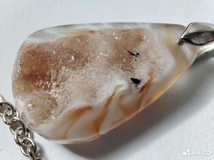 Кулон из друзы полосатого абрикосового Агата