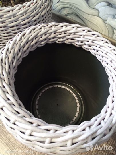 Кашпо из искусственного ротанга