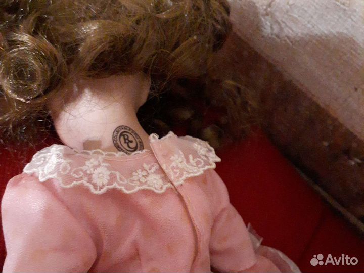 Кукла фарфоровая 40 см