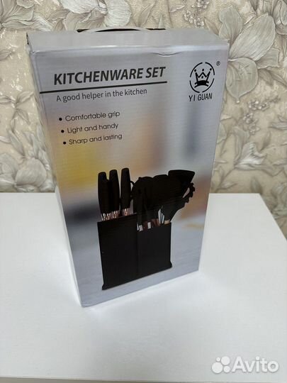 Набор кухонных принадлежностей с ножами