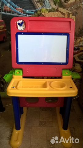Детский стол с магнитной доской