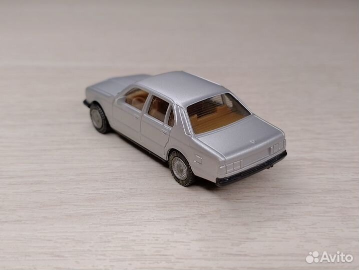 A31.4) BMW 7er E23 (1977-1986) серебро