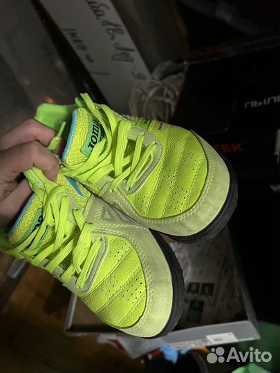 Бутсы футбольные сороконожки