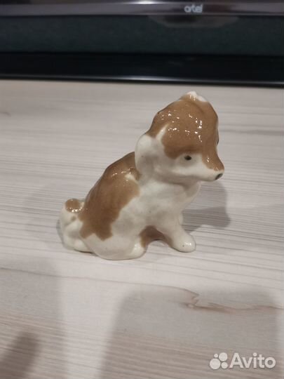 Фарфоровая статуэтка собачка 60е годы