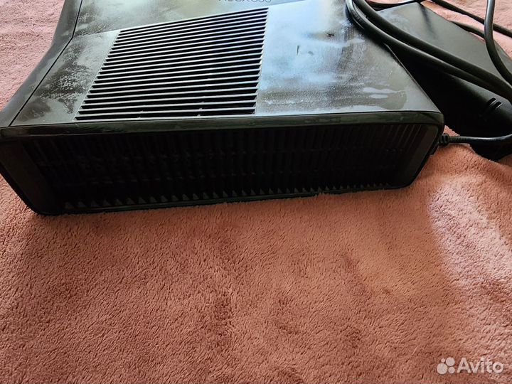 Xbox 360 S прошит+kinect+2 геймпада (б/у) +60 игр