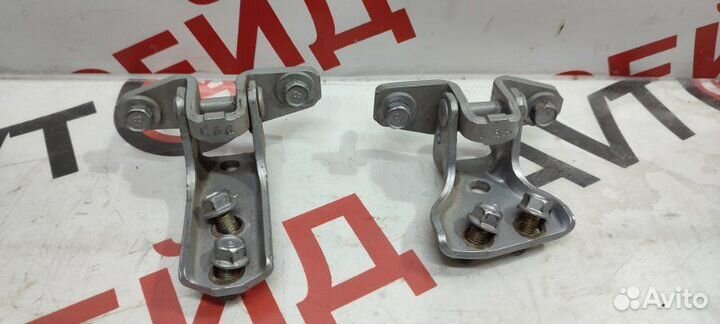 Петля дверная задняя правая Mitsubishi Airtrek