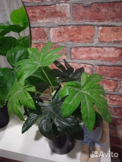 Цветы искусственные в горшках