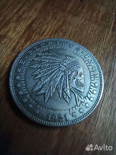 Монеты - скелеты и черепа