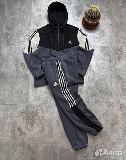 Спортивный костюм adidas