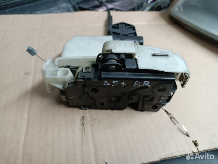 Замок передней правой двери Volkswagen Passat B5+