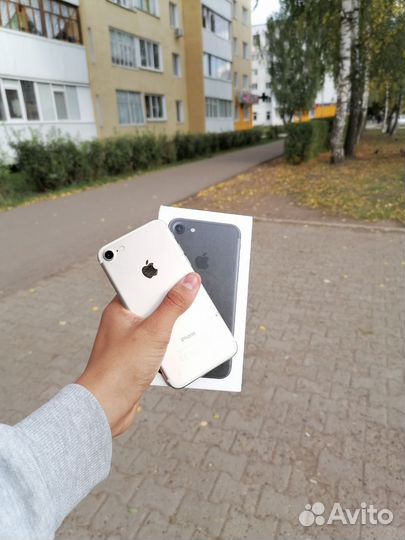 Телефон iPhone 7