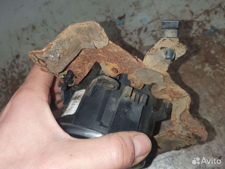 Фара противотуманная правая mitsubishi l200 kb